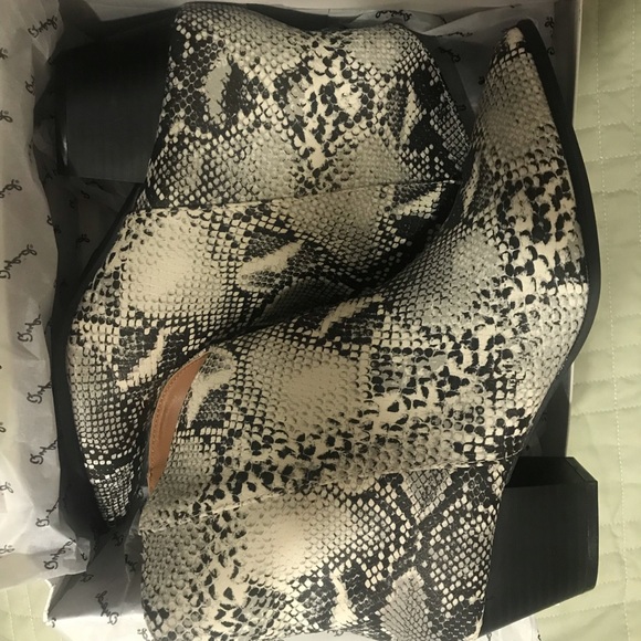 Snake skin boots - Picture 2 of 7